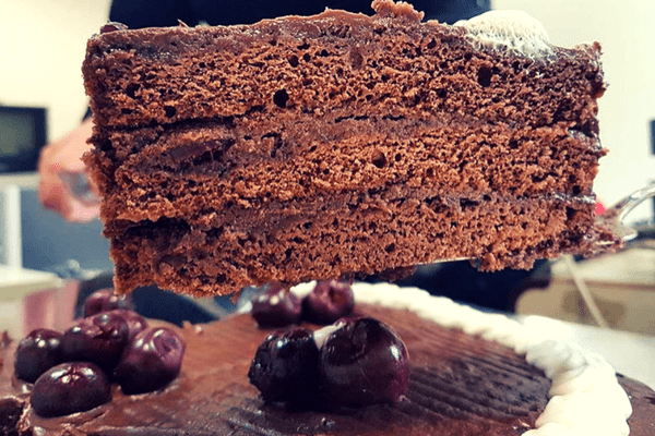 Σοκολατένια τούρτα τύπου Black Forest με αβοκάντο