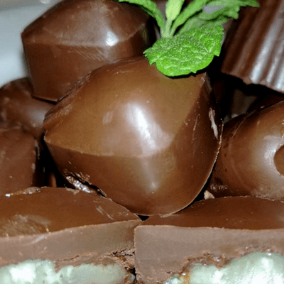 Νηστίσιμα γεμιστά σοκολατάκια με γεύση δυόσμου